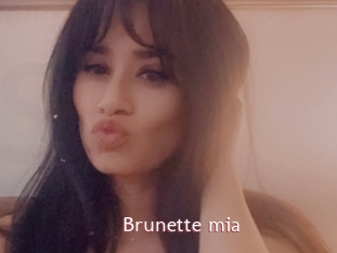 Brunette_mia