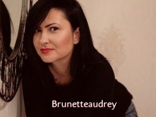 Brunetteaudrey