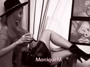 MoniqueM