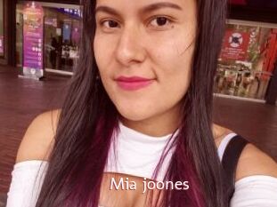 Mia_joones