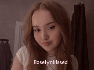 Roselynkissed